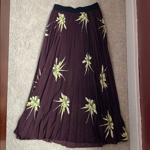 H&M maxi skirt pleated Maroon with Vanilla flowed